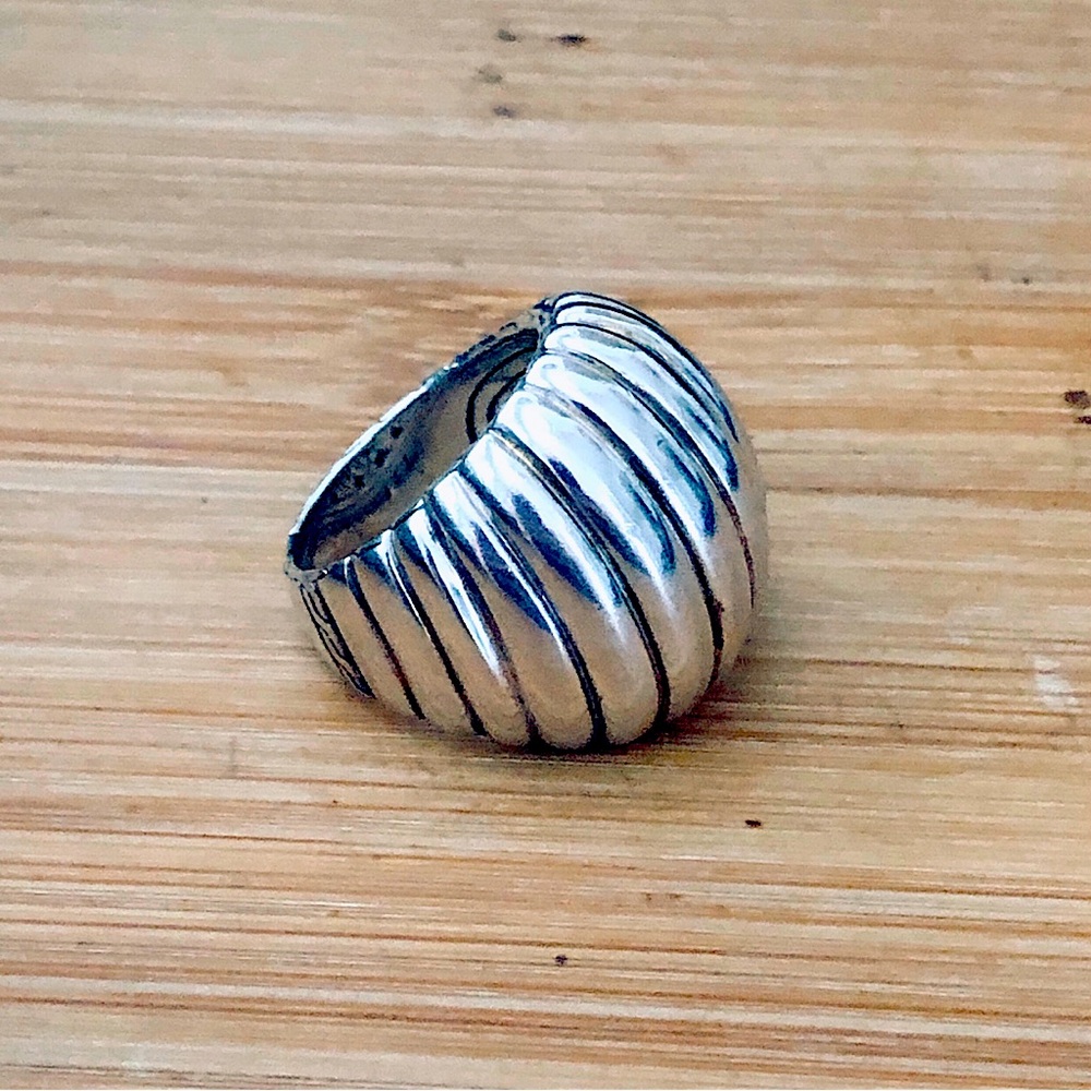 $192 John Hardy Estate Ribbed Dome Ring Sterling Well Marked Size 7 & 1/2 - Picture 4 of 8